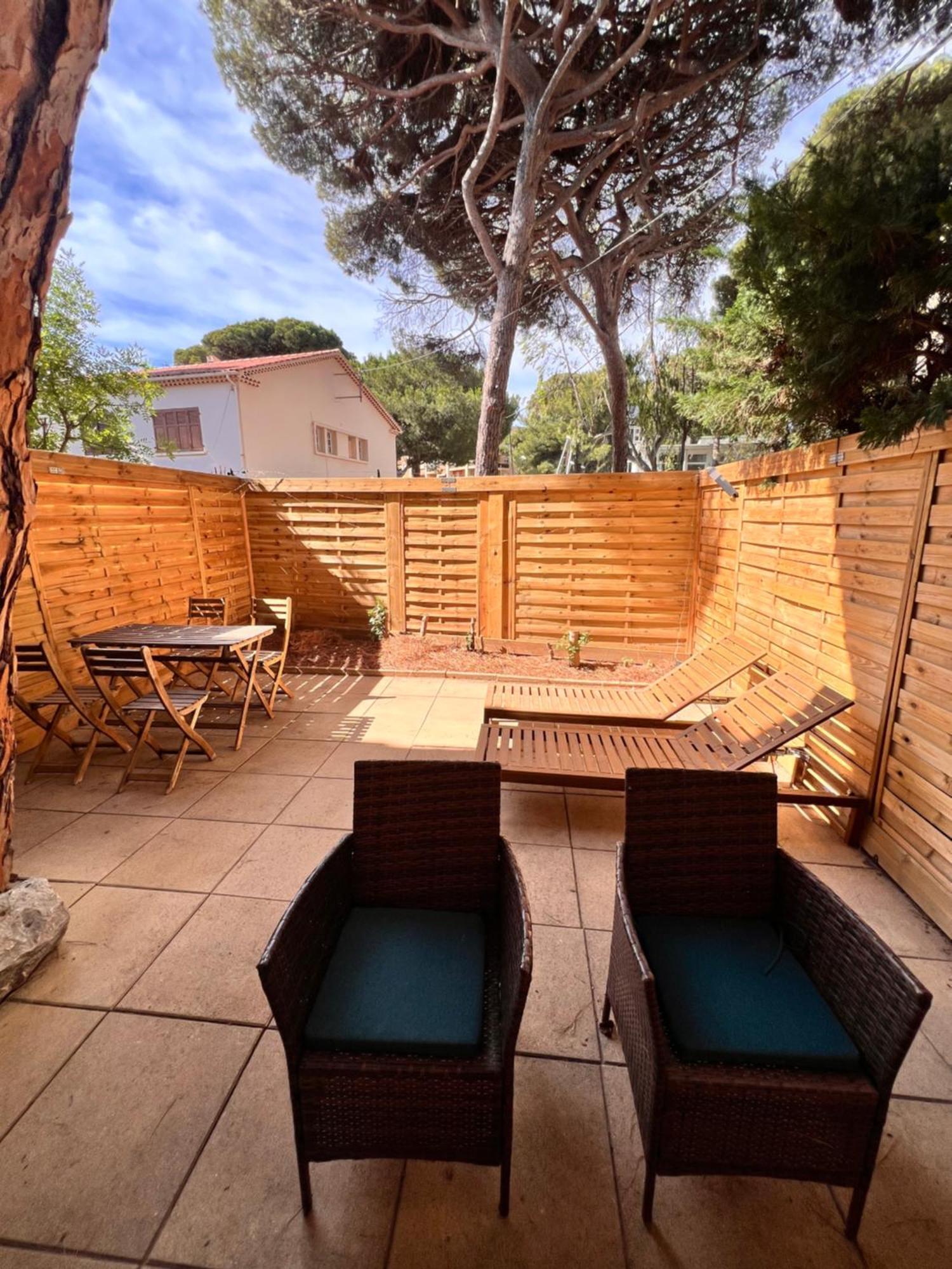 Sympathique Studio En Rez De Jardin Dans Residence Hyères Екстериор снимка